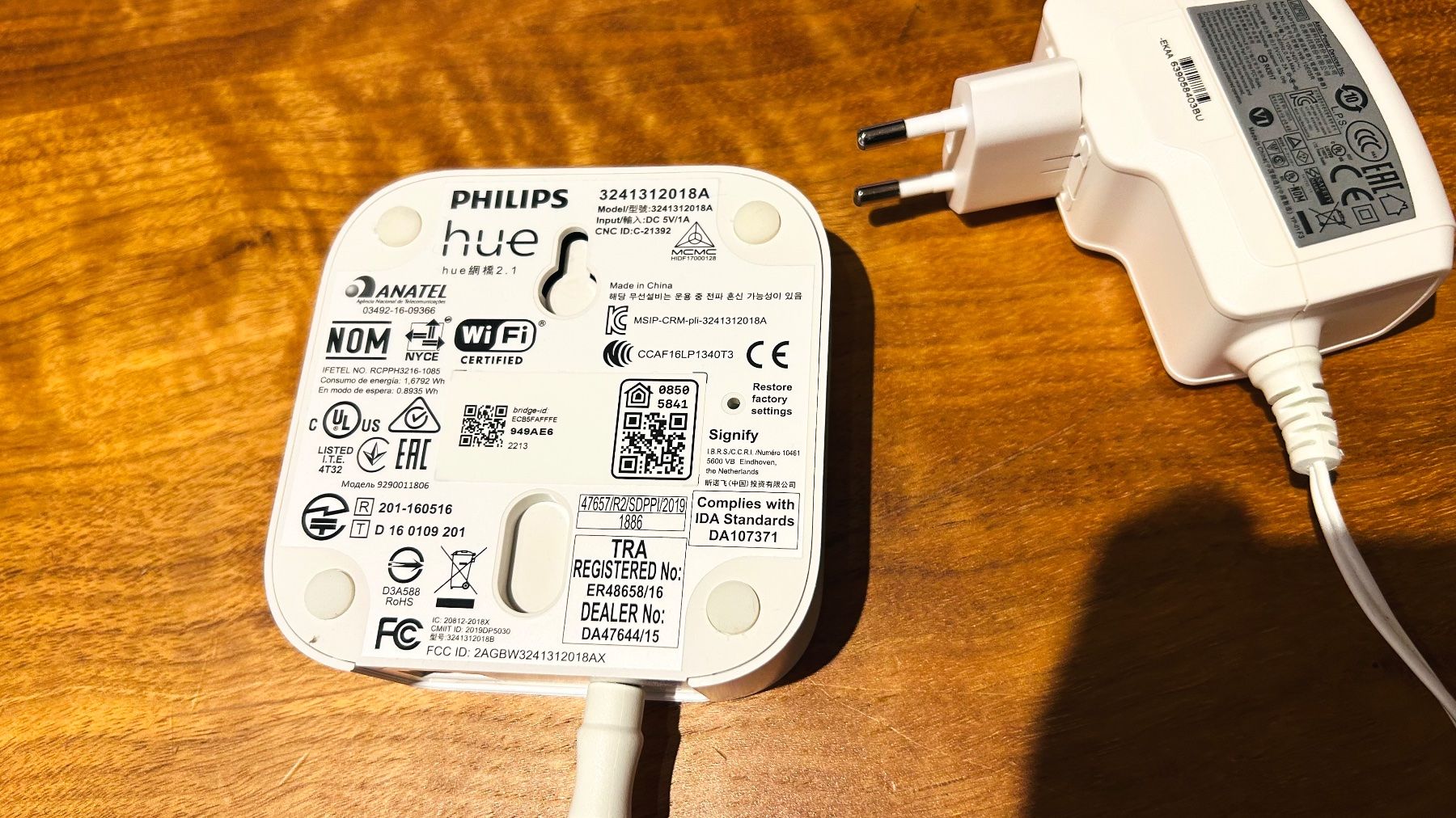 Philips Hub & Switch: Philips Hue Bridge inklusive Netzteil – Usato da Winterthur venduto da CocoTheCat 1