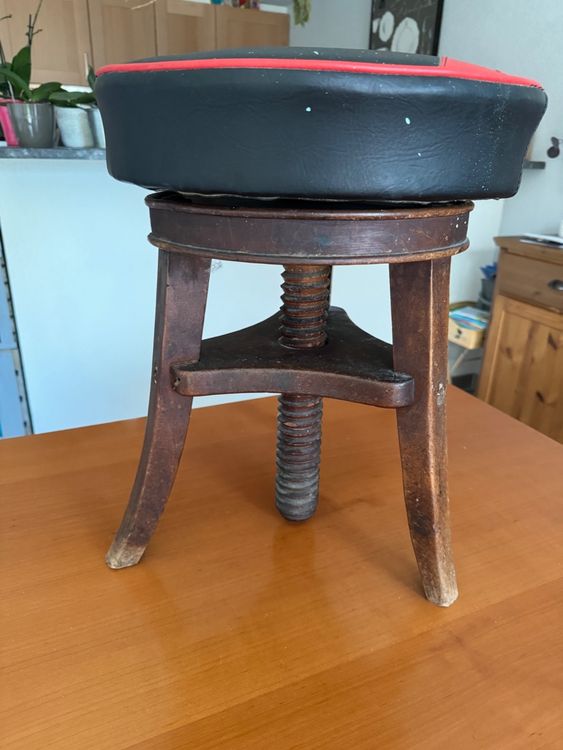 Ancien tabouret de piano