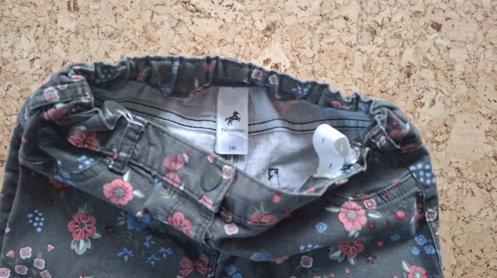 Pantaloni: Mädchen Jeans, Gr. 140 – Usato da Wetzikon ZH venduto da raegenmoli 1