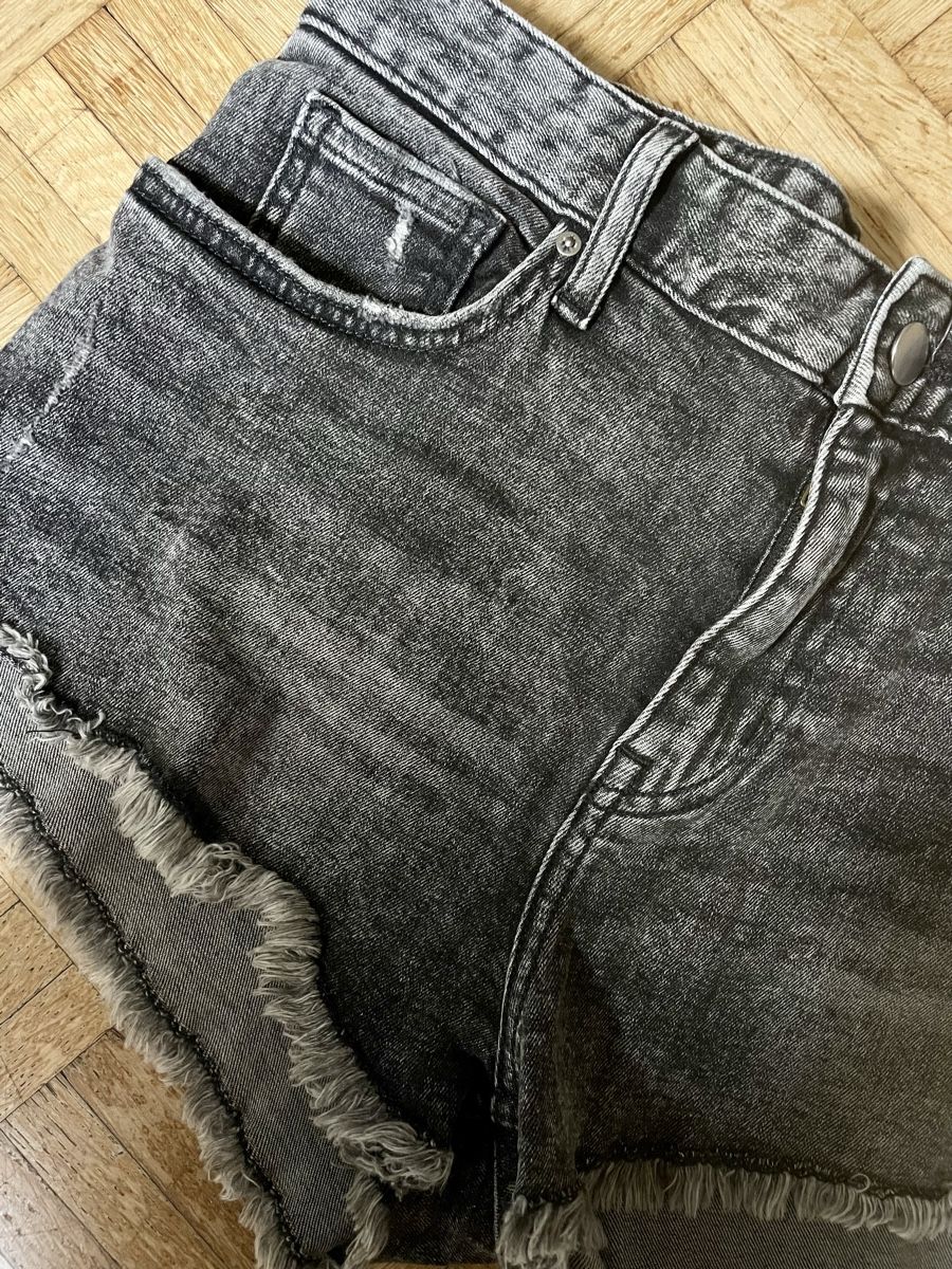 H&M Jeans: Hotpants/Shorts Jeans, grau, Grösse 38 – Nuovo (secondo la descrizione) da Zürich venduto da Carlajimena 5