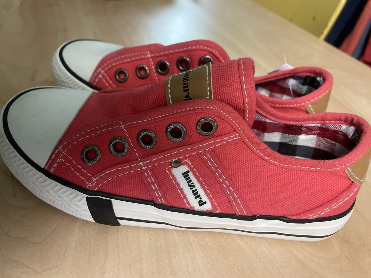 Scarpe da uomo: Neue Bazar Stoff Sneaker Gr. 31 – Nuovo (secondo la descrizione) da Obergerlafingen venduto da cabo4