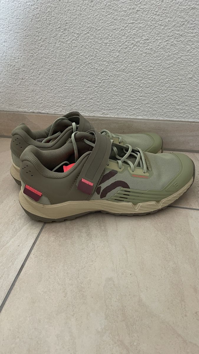Scarpe da donna: Velo Klickschuhe – Nuovo (secondo la descrizione) da Wildberg venduto da jessi_s6