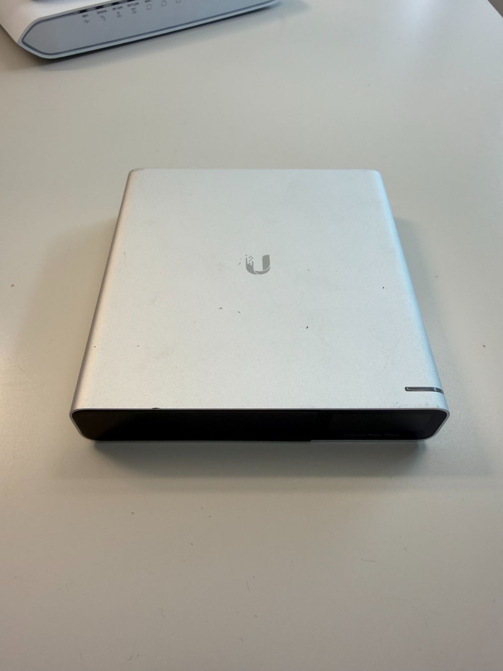 Ubiquiti Modem & Router: Ubiquiti UniFi Cloud Key Plus – Usato da Zürich venduto da mantis_tech