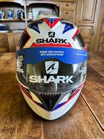 Casco Shark