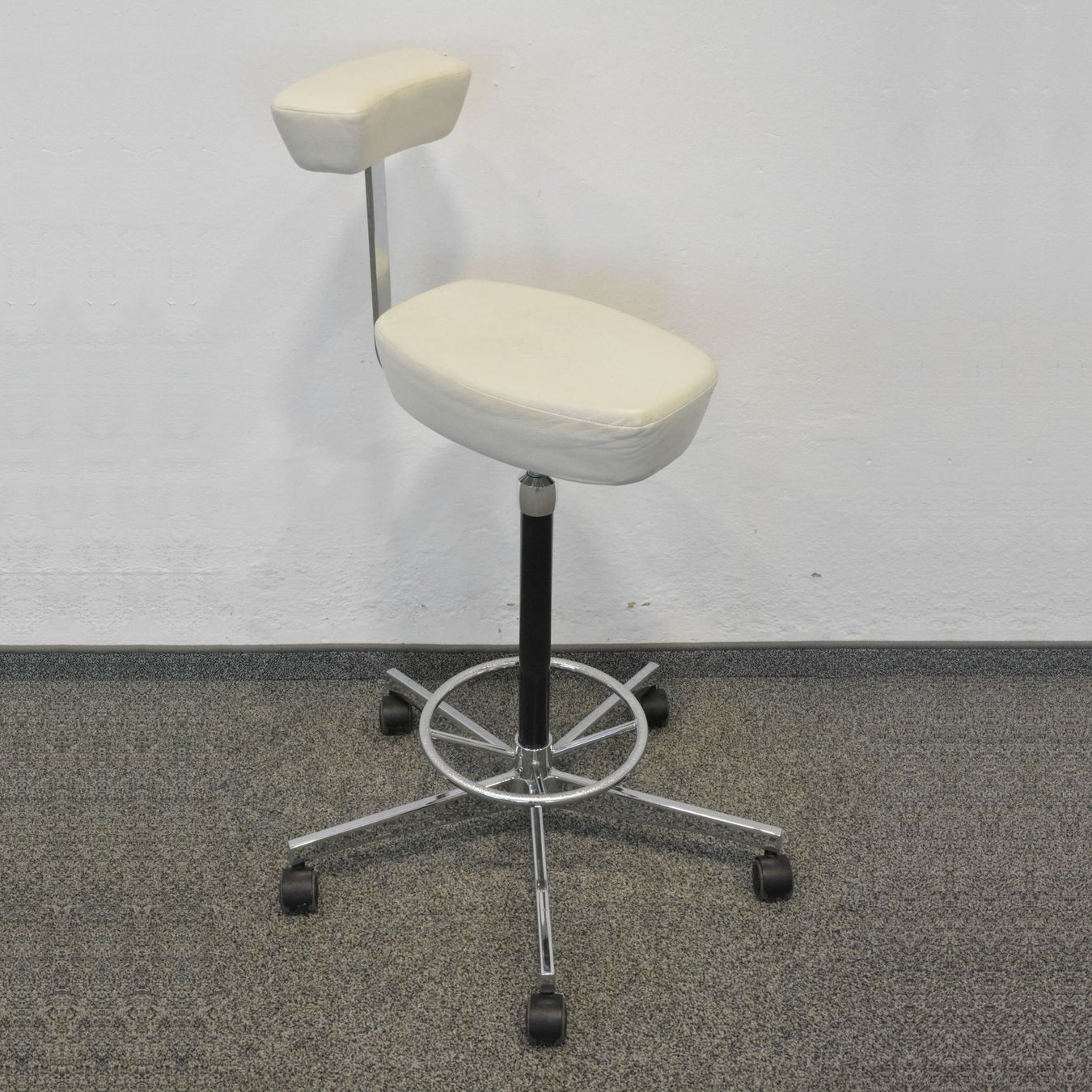 Vitra Sedie: Vitra Nelson Perch Arbeitsstuhl mit Armstütze – Usato da Schönenwerd venduto da mcofficeshop 1
