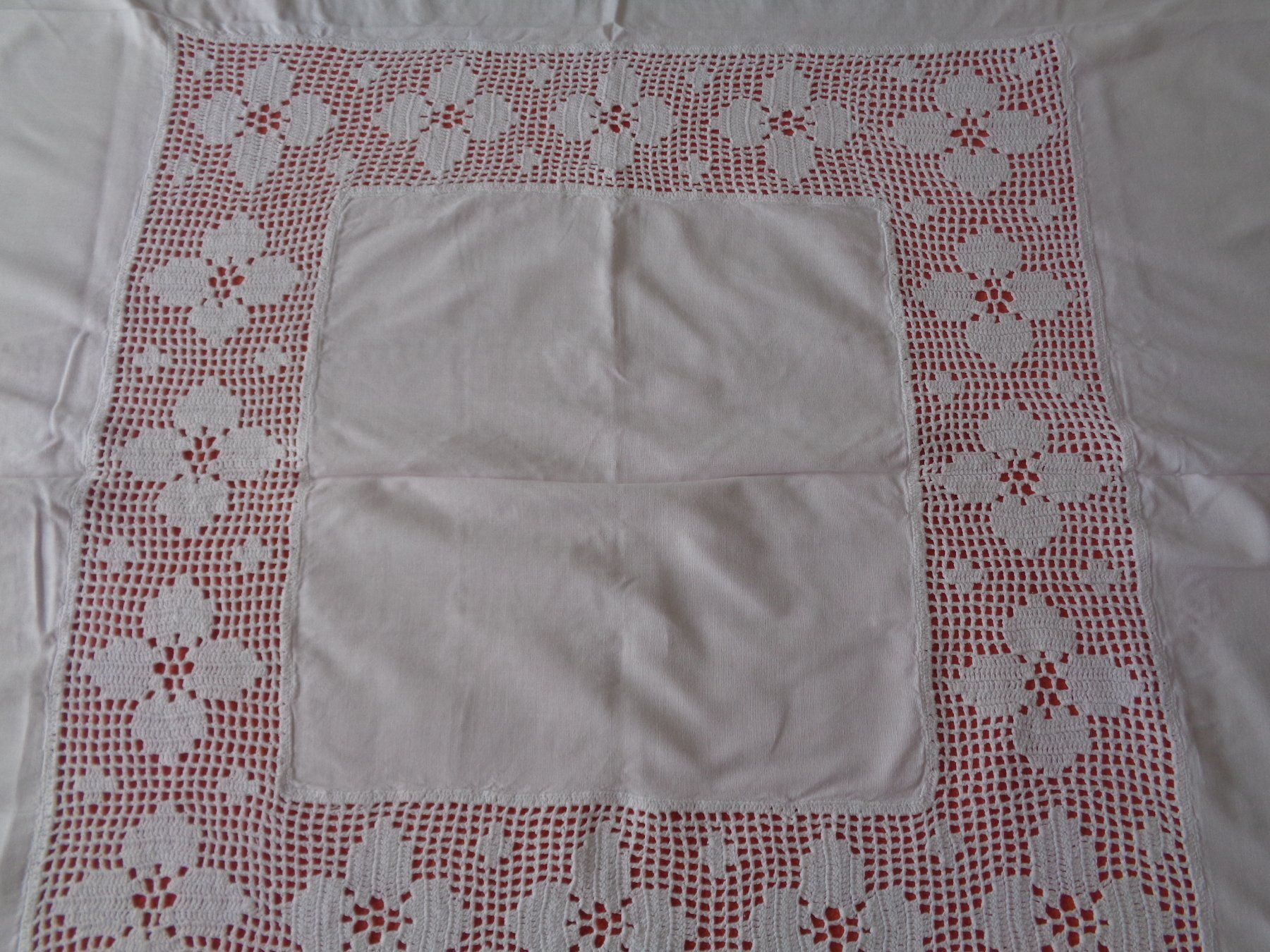 Altra biancheria da tavola: Tischdecke mit Einlage u. Spitzen 101 x 101 cm. - Handarbeit – Usato da Chur venduto da omonia 1