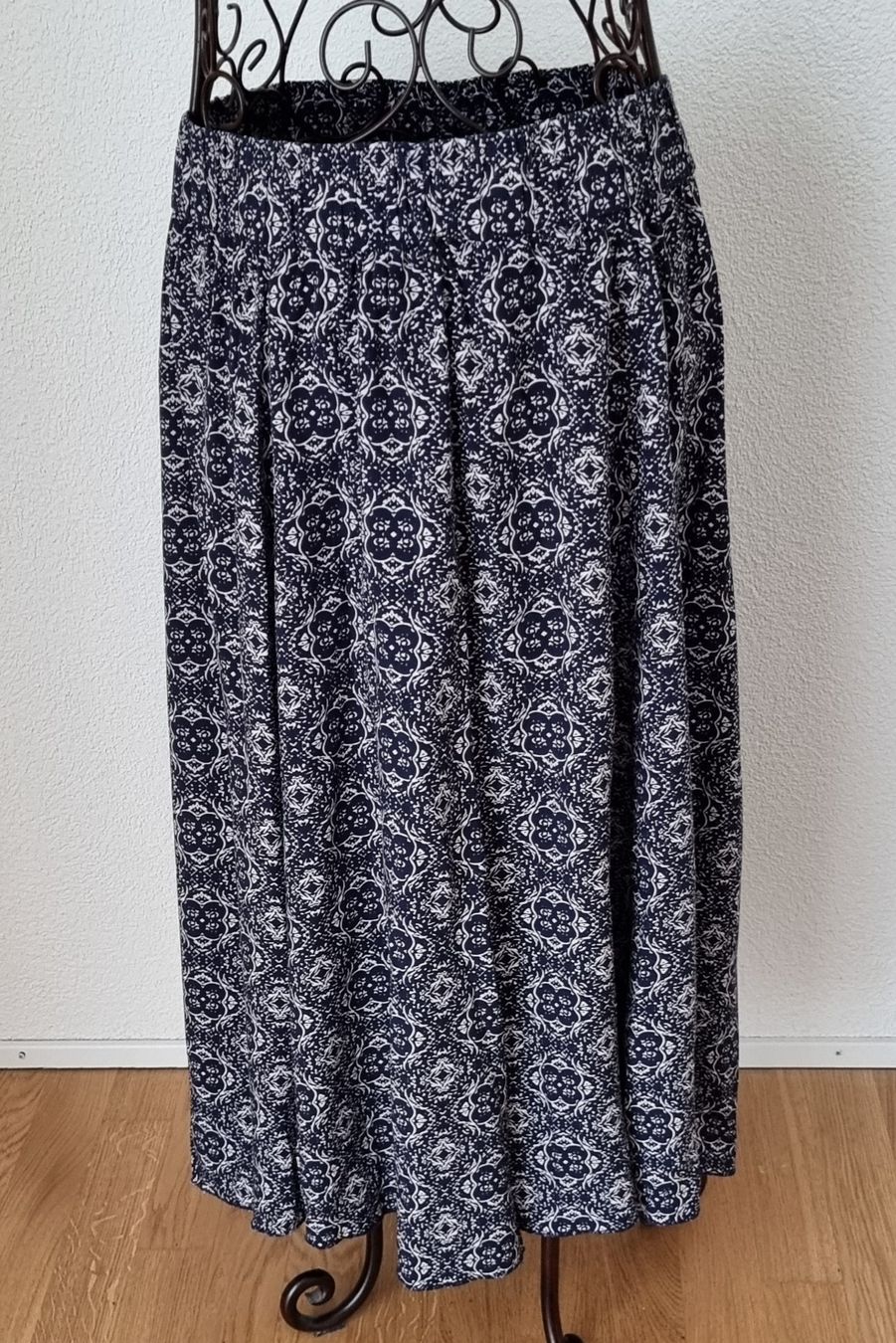 Gonne: Damen Rock,Blau gemustert,Gr.XL – Nuovo (secondo la descrizione) da Frauenfeld venduto da Bleeddragon