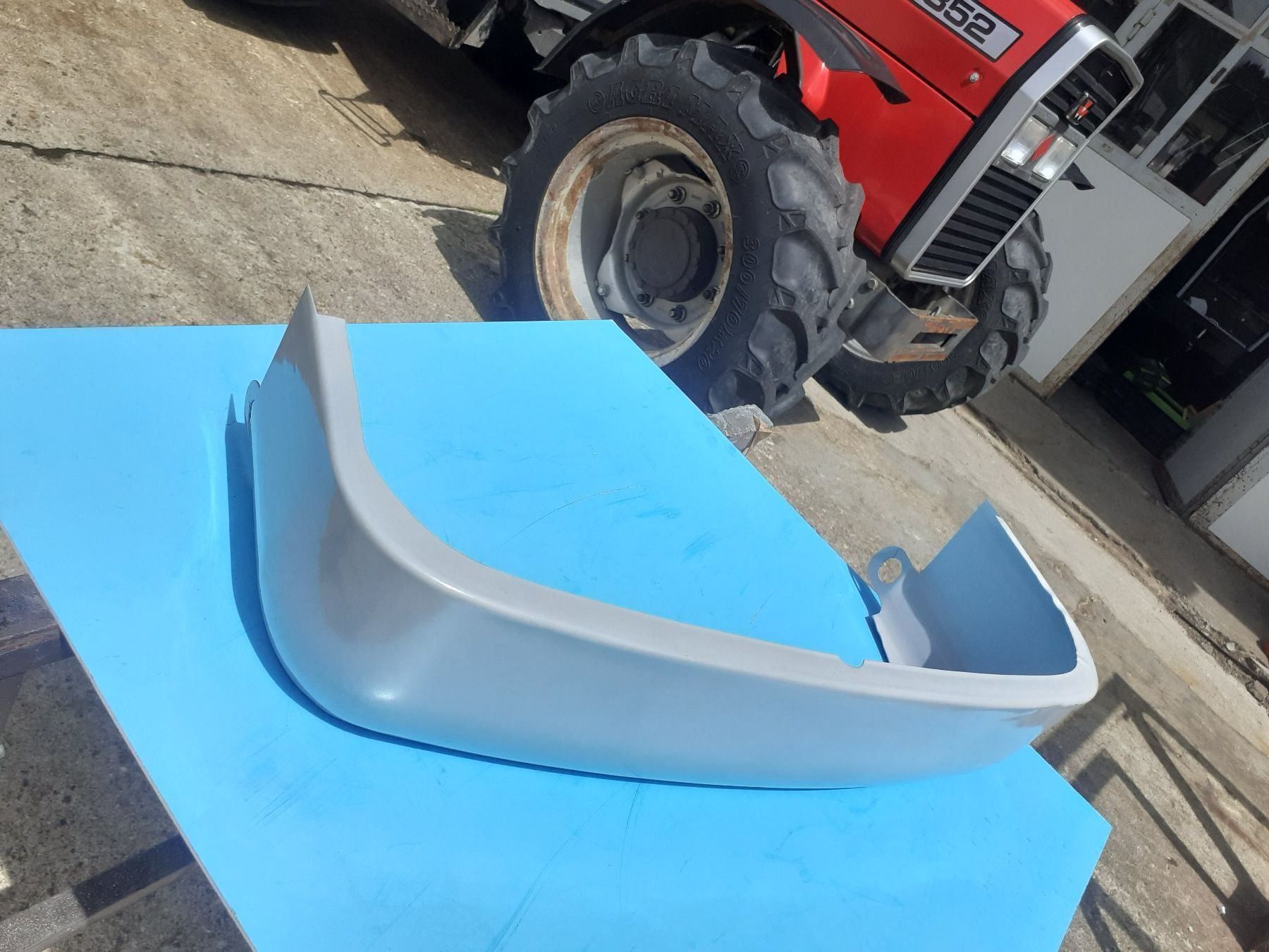 Massey Ferguson Traktoren: MF-Frontblech – Neu und originalverpackt aus Rothenthurm von mf-schuler 3