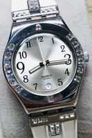 SWATCH IRONY Damenuhr Swiss-Made ( Neupreis : 175 CHF )