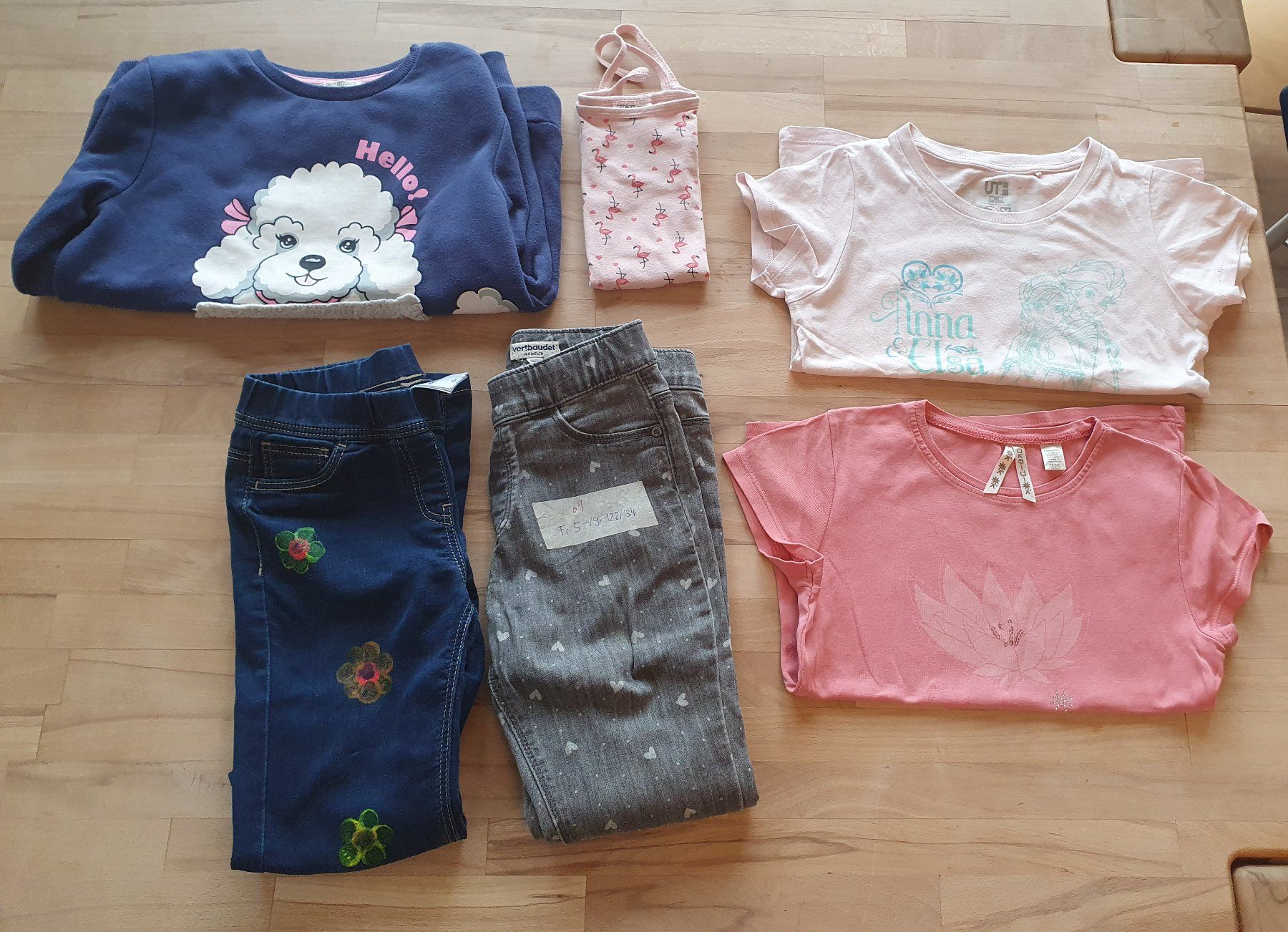 Kleiderpakete & -sets: Mädchen Kleiderset Grösse 128 / 134 Jeans Pulli T-Shirts – Gebraucht aus Ebmatingen von zeitlos-gesund.ch