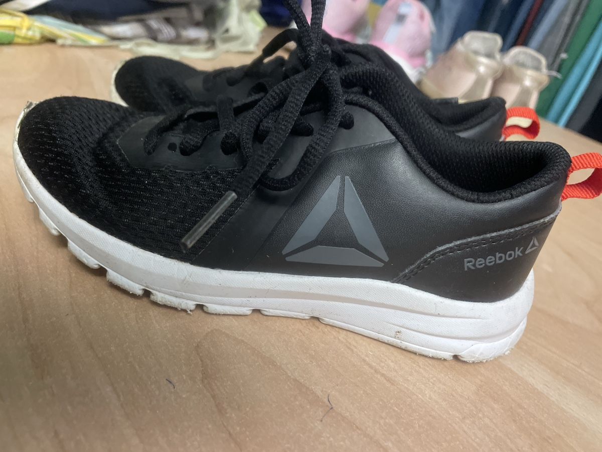Reebok Scarpe per ragazzi: Reebok Sneaker Turnschuhe Gr.30schwarz – Usato da Obergerlafingen venduto da cabo4