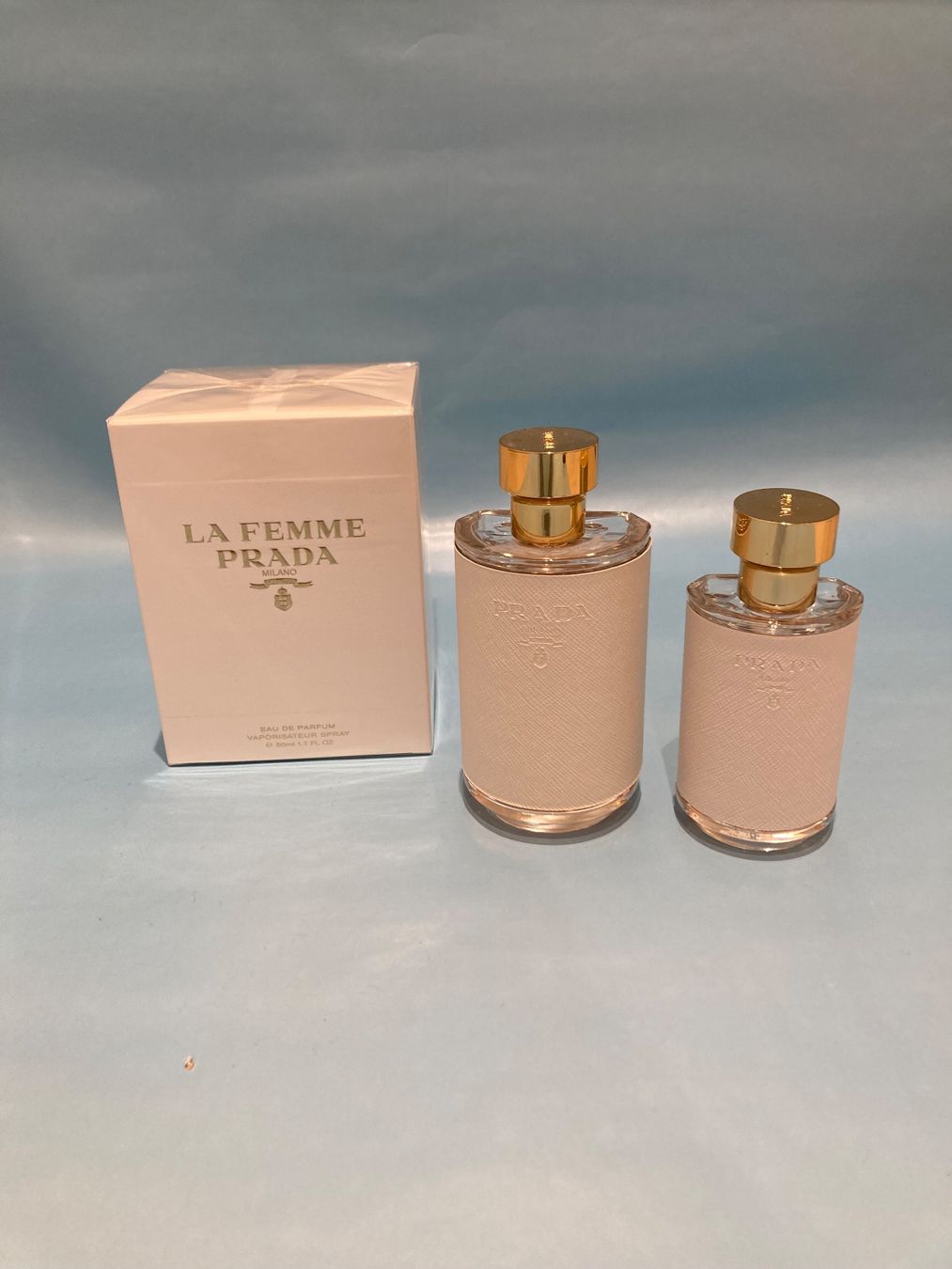 Prada Parfum & Eau de Toilette: Prada profumo LA FEMME three pieces – Neu und originalverpackt aus Paradiso von Kayakara