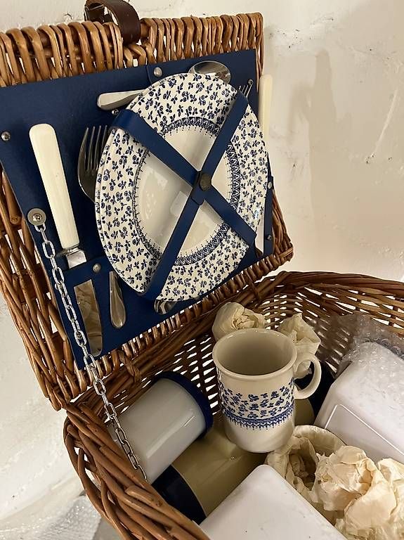 Autres articles pour la maison: Picknick Korb de luxe – D'occasion à Riehen par sus_gvt9 4