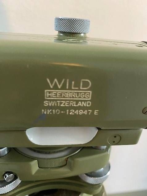 Wild Messen: NIVELLIERGERÄT WILD N 10  MIT STATIV – Gebraucht aus Chur von silbermon 1