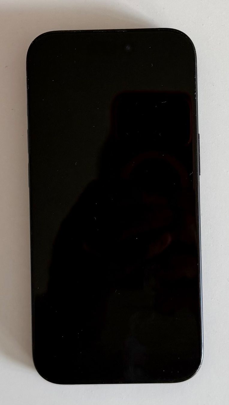 Apple Portables: iPhone 15 128 GB mit Cover – D'occasion à Stans par hierkommtkurt 1
