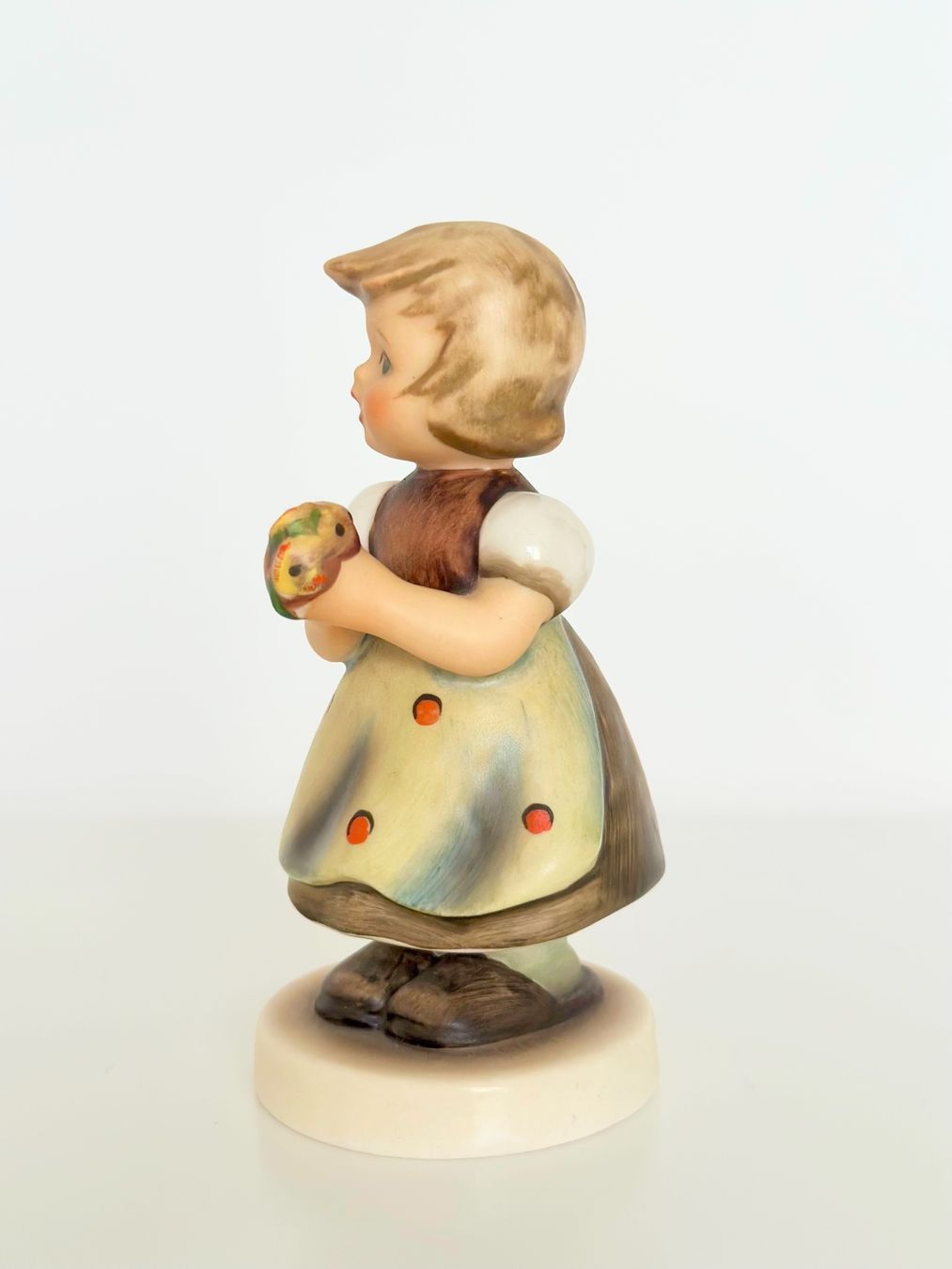 Hummel Figuren: Wunderschöne Goebel Hummel Figur Mädchen mit Blumenstrauss – Gebraucht aus Steinen von SputnikSweetheart 1
