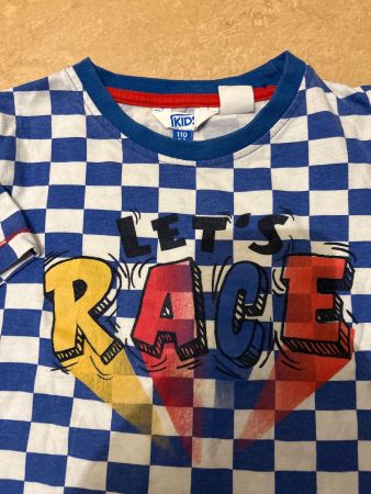Cooles T-Shirt "Let's Race" Gr. 110 💙🏁 kariert
