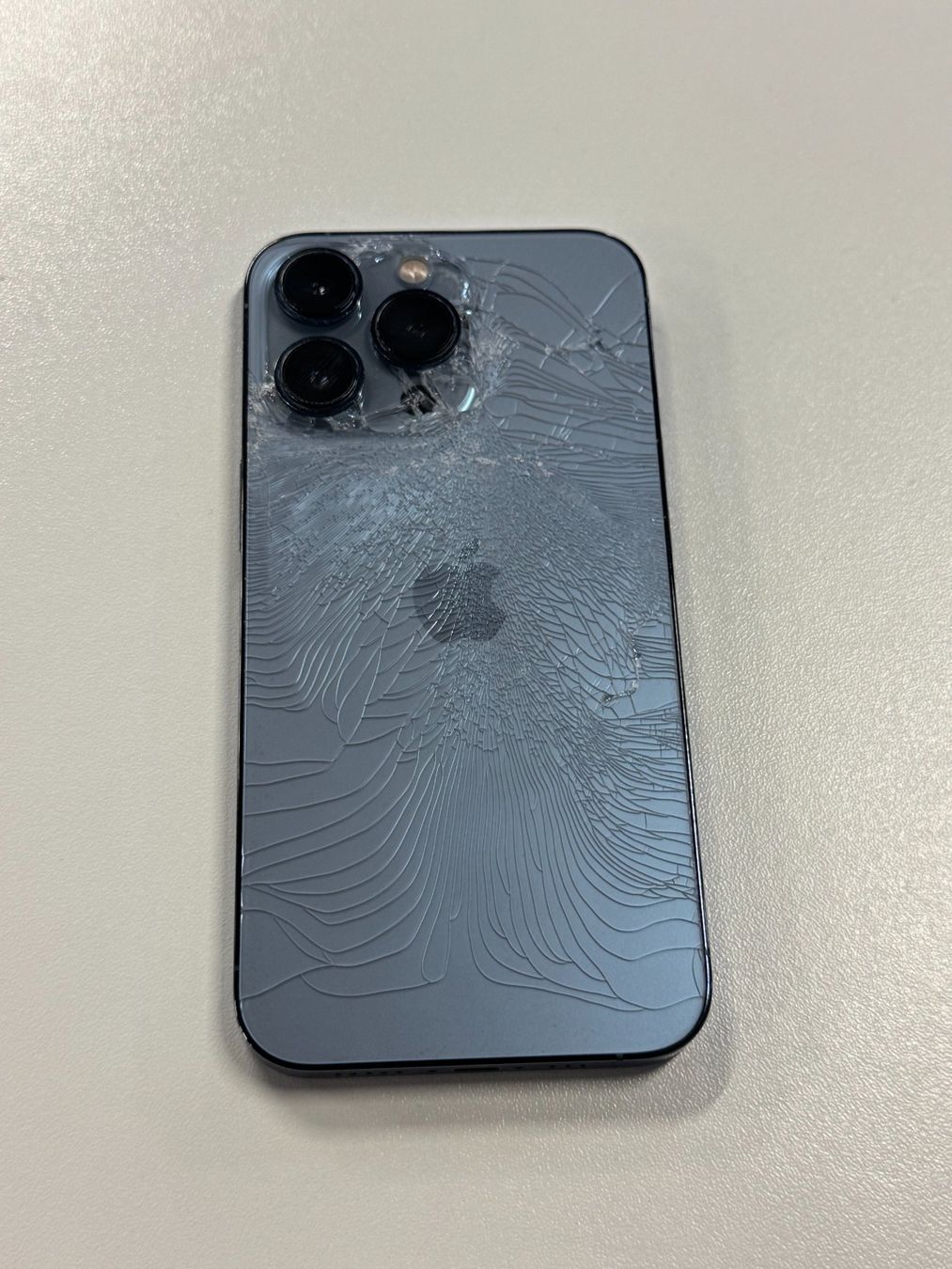 Apple Telefoni cellulari / Smartphones: Apple iPhone 13 Pro – Usato da Hombrechtikon venduto da SPS-Liquidationen 1