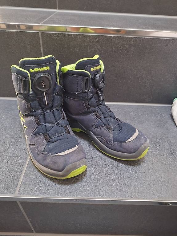 Scarpe per ragazzi: Lowa Winterschuhe Grösse 32 – Usato da Etziken venduto da v.z