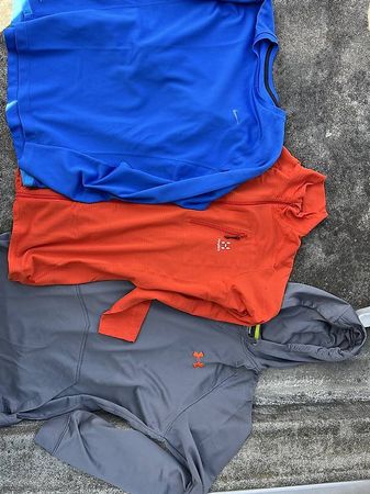 Sport-/Funktionskleidung (Haglöfs, Nike, Under Armour)