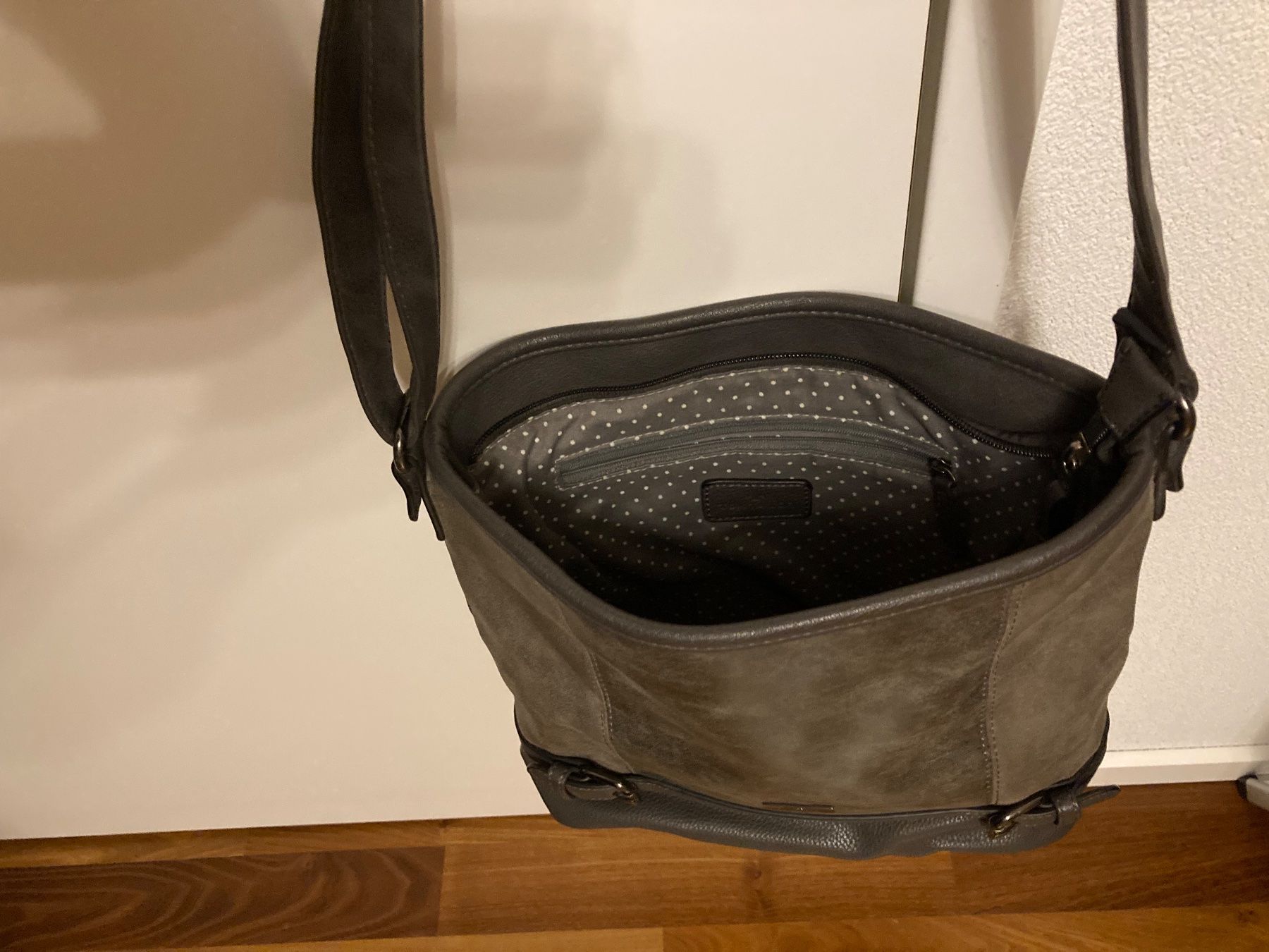 Tom Tailor Taschen für Damen: Tom Tailor Handtasche, Umhängetasche - ab CHF 1.- ! – Gebraucht aus Chur von Hermes421 1