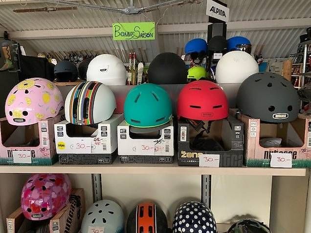Caschi: Lots de 9 casques vélos Nutcase Neufs – Nuovo e nell'imballaggio originale da Fribourg venduto da Profilsport 1