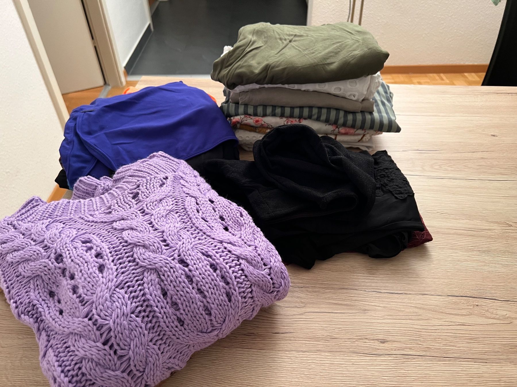 Kleiderpakete: Lot de vêtements – Gebraucht aus La Chaux-de-Fonds von GabrielaKlein 1