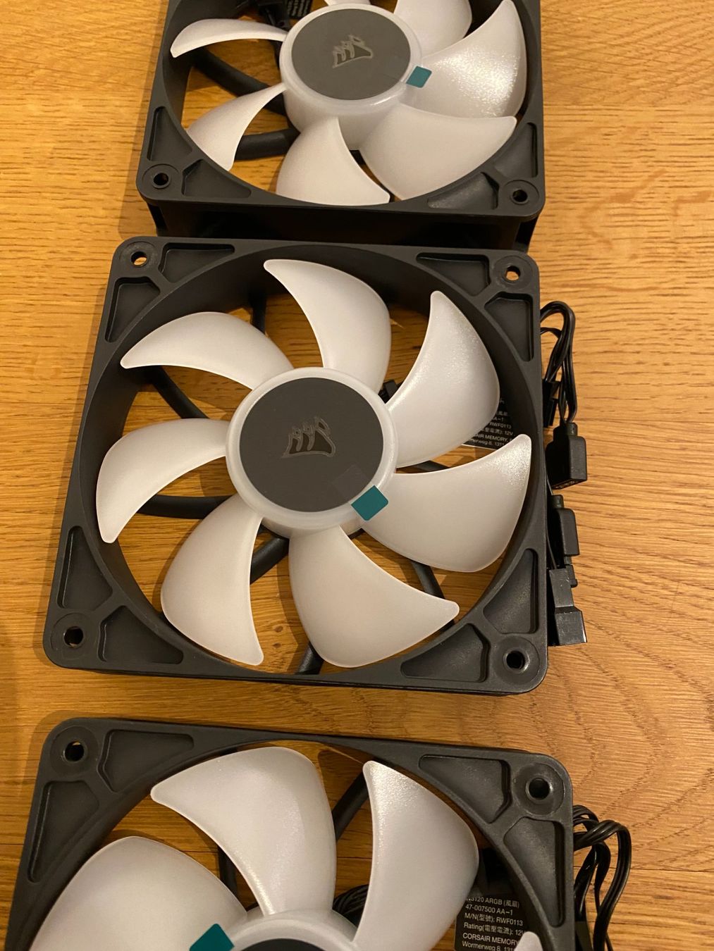 Componenti elettronici: 3 Stück Corsair PC Lüfter – Nuovo (secondo la descrizione) da Dornach venduto da thommyboy1 1