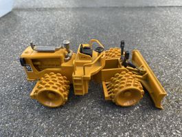 Modell Caterpillar 825 B Planierverdichter Masstab 1:50