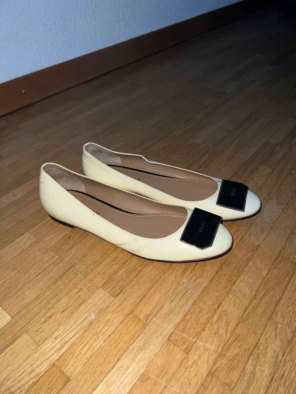 Bally Scarpe da donna: Bally Ballerinas Gr. 38 Lackleder Creme – Usato da Jona venduto da admirvukovic 3