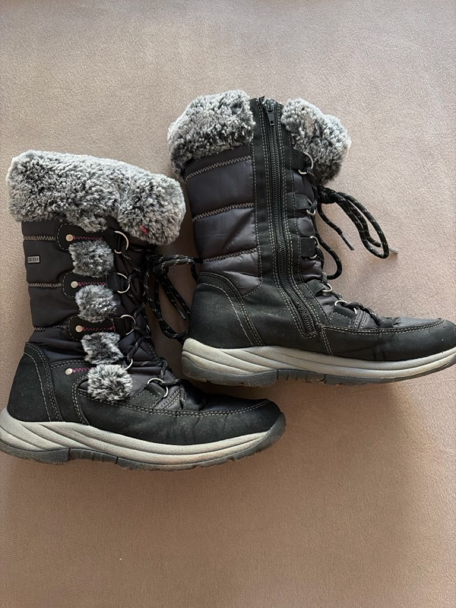 Schuhe für Jungen: Winterstiefel, Grösse 35 – Gebraucht aus Galgenen von Hawaii021 1