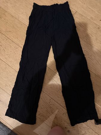 H&M Hose schwarz Grösse 36 guter Zustand