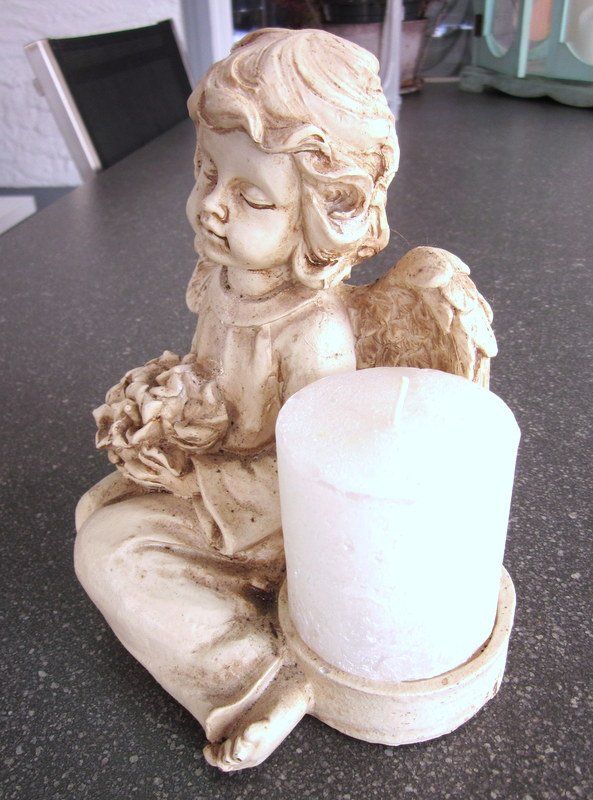 Statuette: Sitzender Deko Engel mit Kerzenhalter, weiss-beige – Usato da Bischofszell venduto da Pfau0 5
