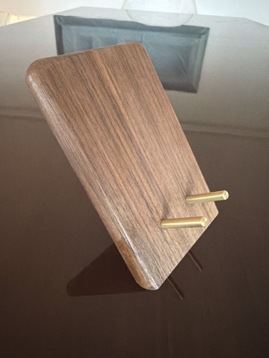 Staffe: Holz Smartphone Halterung mit Messing Ständer Neu – Usato da Zürich venduto da joyfulgrace