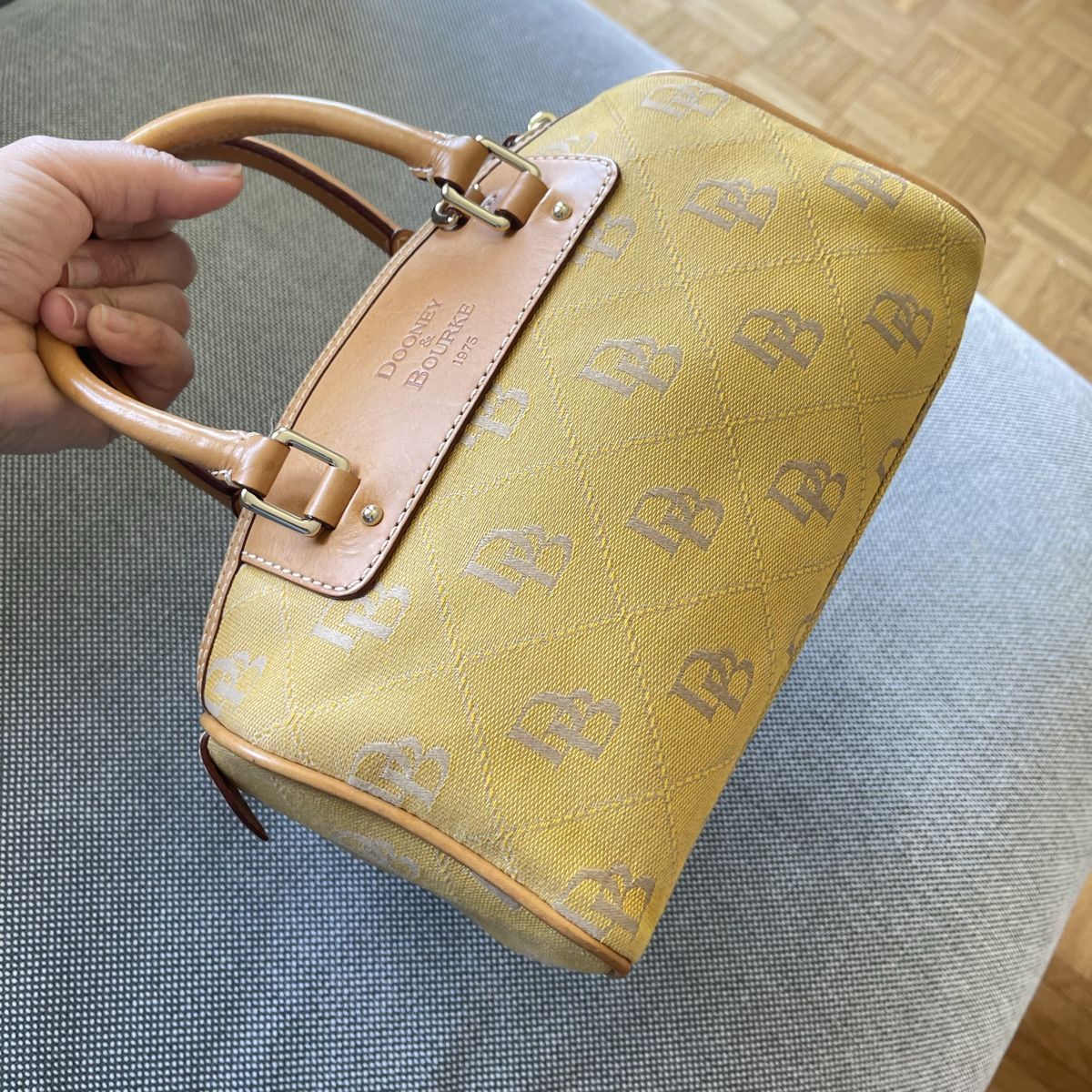 Dooney & Bourke Borse: Dooney & Bourke gelbe monogrammierte Hand Tasche – Nuovo (secondo la descrizione) da Bern venduto da dek_7bjd 9