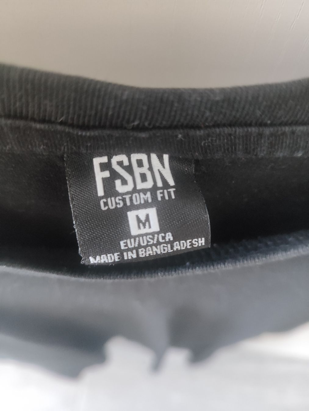 T-Shirts: T-shirt noir FSBN Custom Fit, taille M – Gebraucht aus Vétroz von mrcl01 1