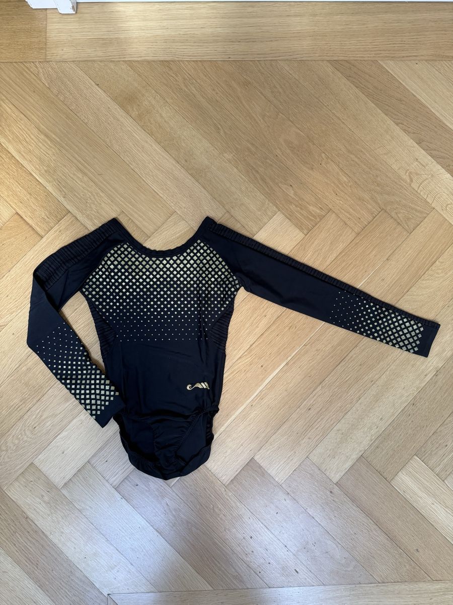 Scarpe, pantaloni & magliette da ginnastica: Turndress / Justaucorps von Moreau – Usato da Zürich venduto da dek0b0x 3