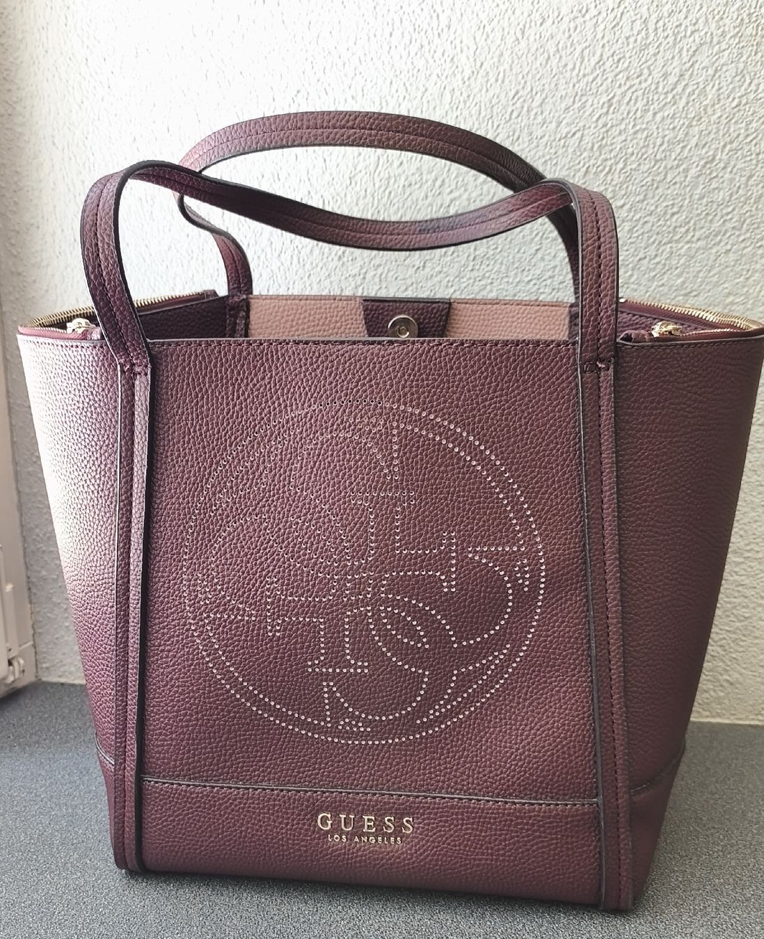 Guess Borse da donna: Guess Ledertasche mit separater Innentasche, bordeaux – Usato da Hitzkirch venduto da Lachrima63