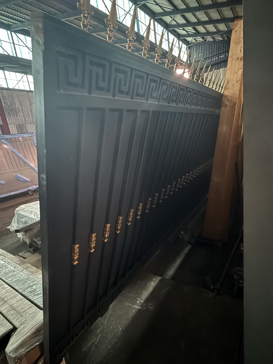 Porte: Portail coulissant en acier – Usato da Commugny venduto da LeWill 4