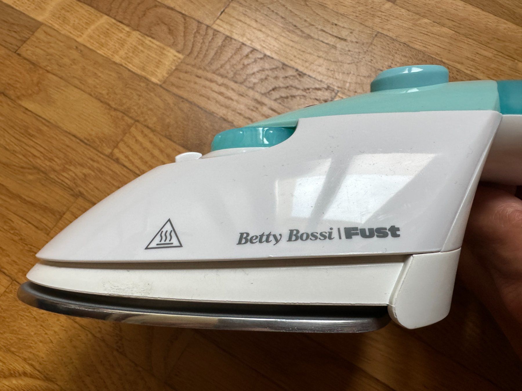 Fust Ferri da stiro: FUST Betty Bossi Express Dampfglätter – Difettoso da Lausanne venduto da brixton 2