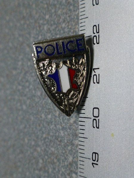 Placchette & Badge: PIN PINS POLIZEI POLICE ABZEICHEN – Usato da Gränichen venduto da Jumbo77