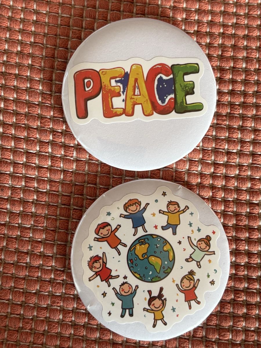 Spille & Fermagli: Frieden Brosche / Peace Button 2er Set – Nuovo (secondo la descrizione) da Rümlang venduto da BoutiqueMonique16