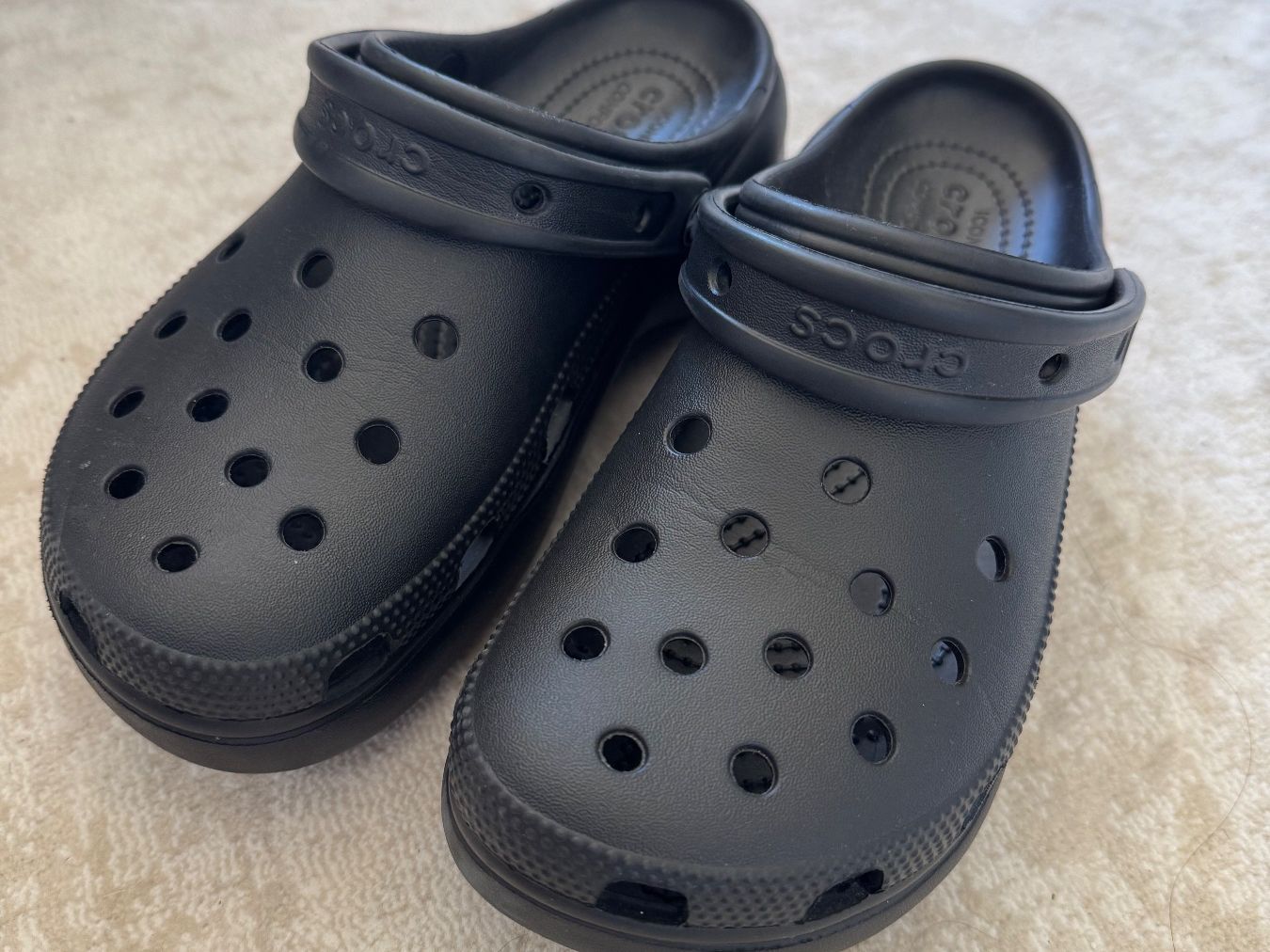 Crocs Scarpe da uomo: Crocs Classic Platform Clog Schwarz – Gr. 38 – Nuovo (secondo la descrizione) da Zürich venduto da di_archive 1