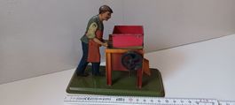 Blechspielzeug Mann an Sieb von Bavaria 1910-1930 / ab 1.-