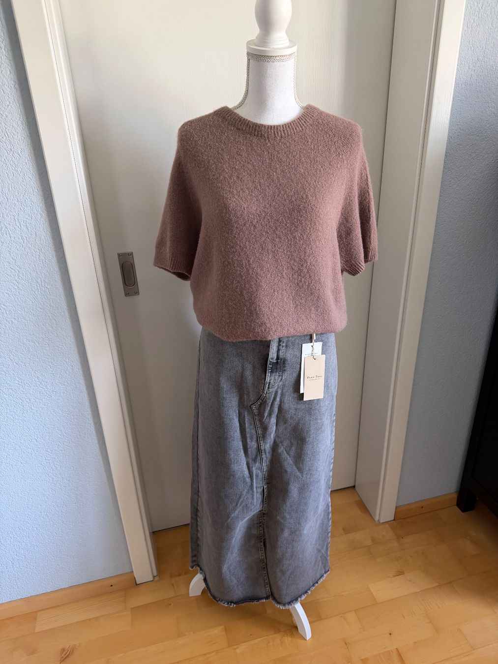 Lotti di vestiti: Pullover und Jeansrock im Set – Usato da Lohn SH venduto da mathea 1