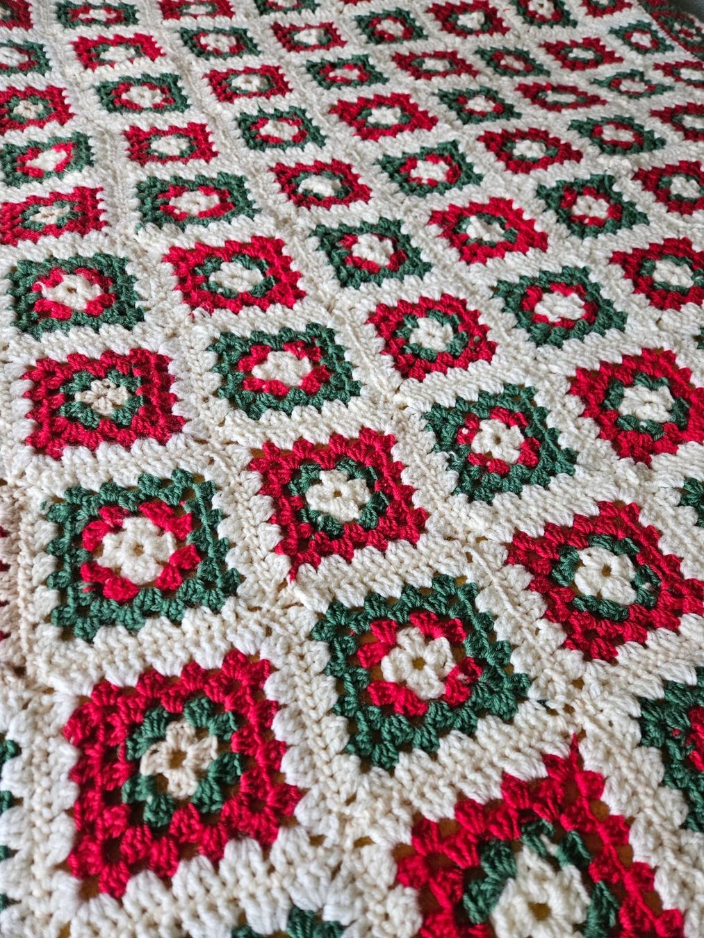 Coperte: Couverture crochet faite main couleurs d hiver! granny patch – Nuovo (secondo la descrizione) da Thônex venduto da lacomtessedesfees 3