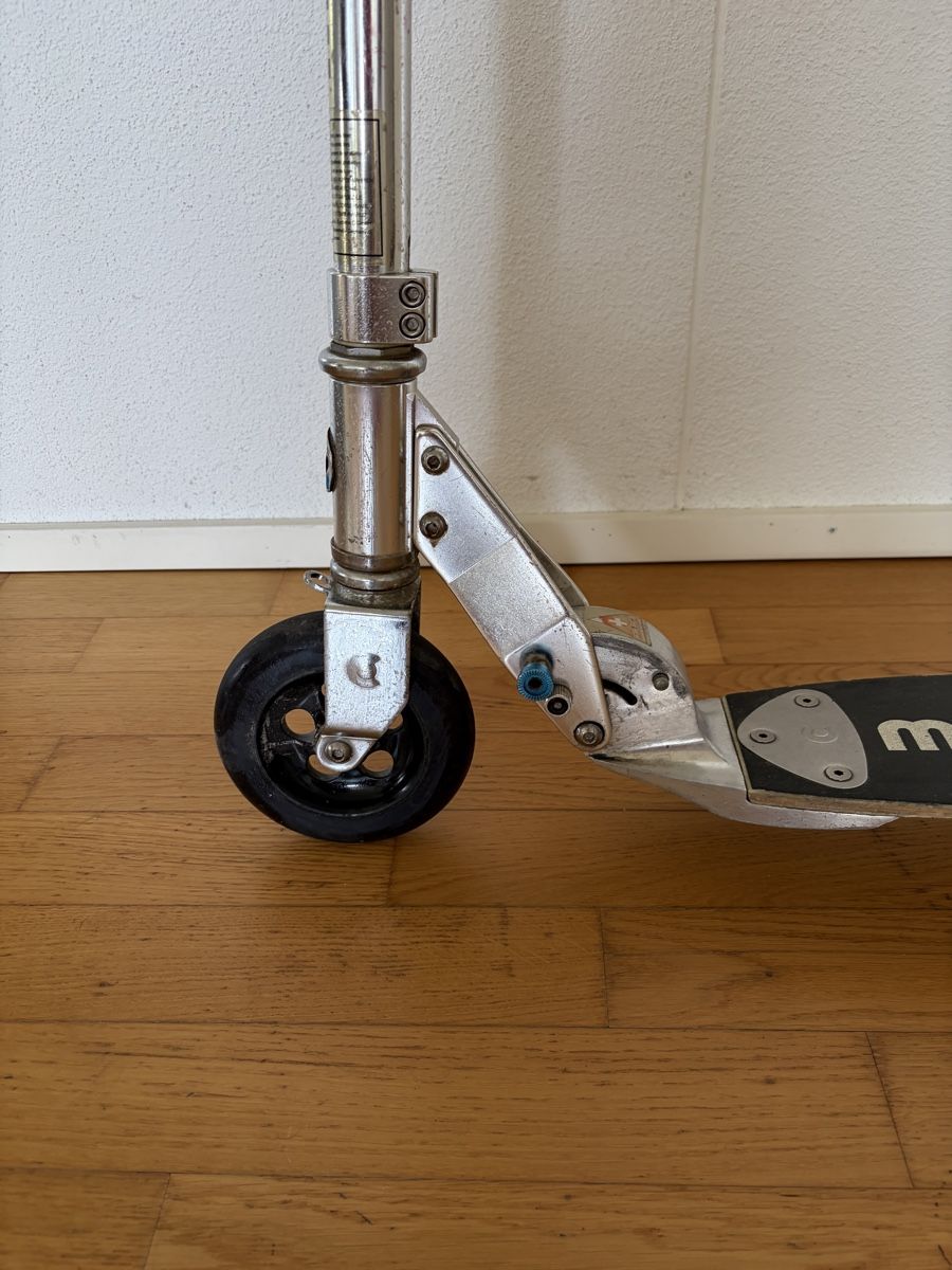 Micro Kickboard: Micro Scooter Classic – Schweizer Original, klappbar, mit Tr – D'occasion à Wetzikon ZH par otto.emil 2
