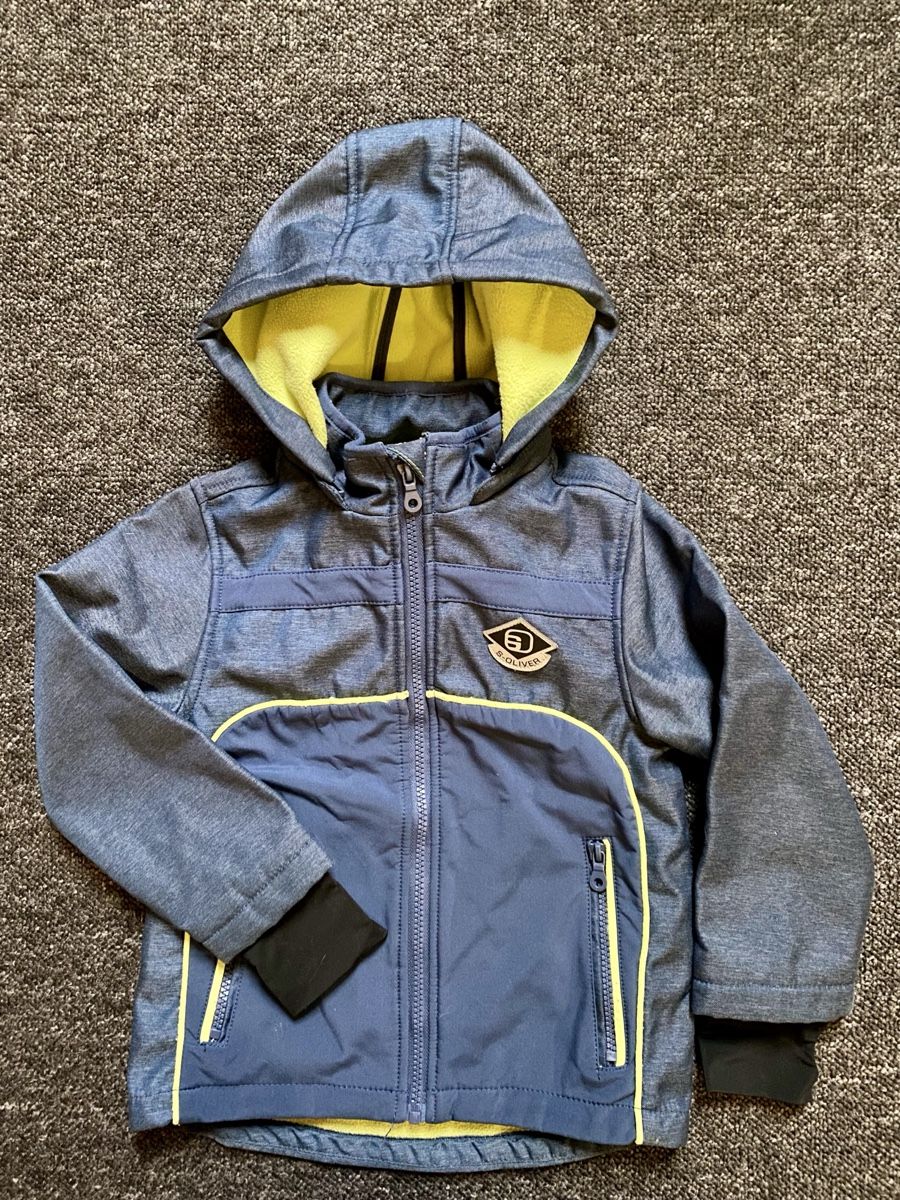 S.Oliver Giacche & Cappotti: Coole Softshelljacke S.Oliver Gr 110 Jungen – Usato da Worben venduto da Teddy112