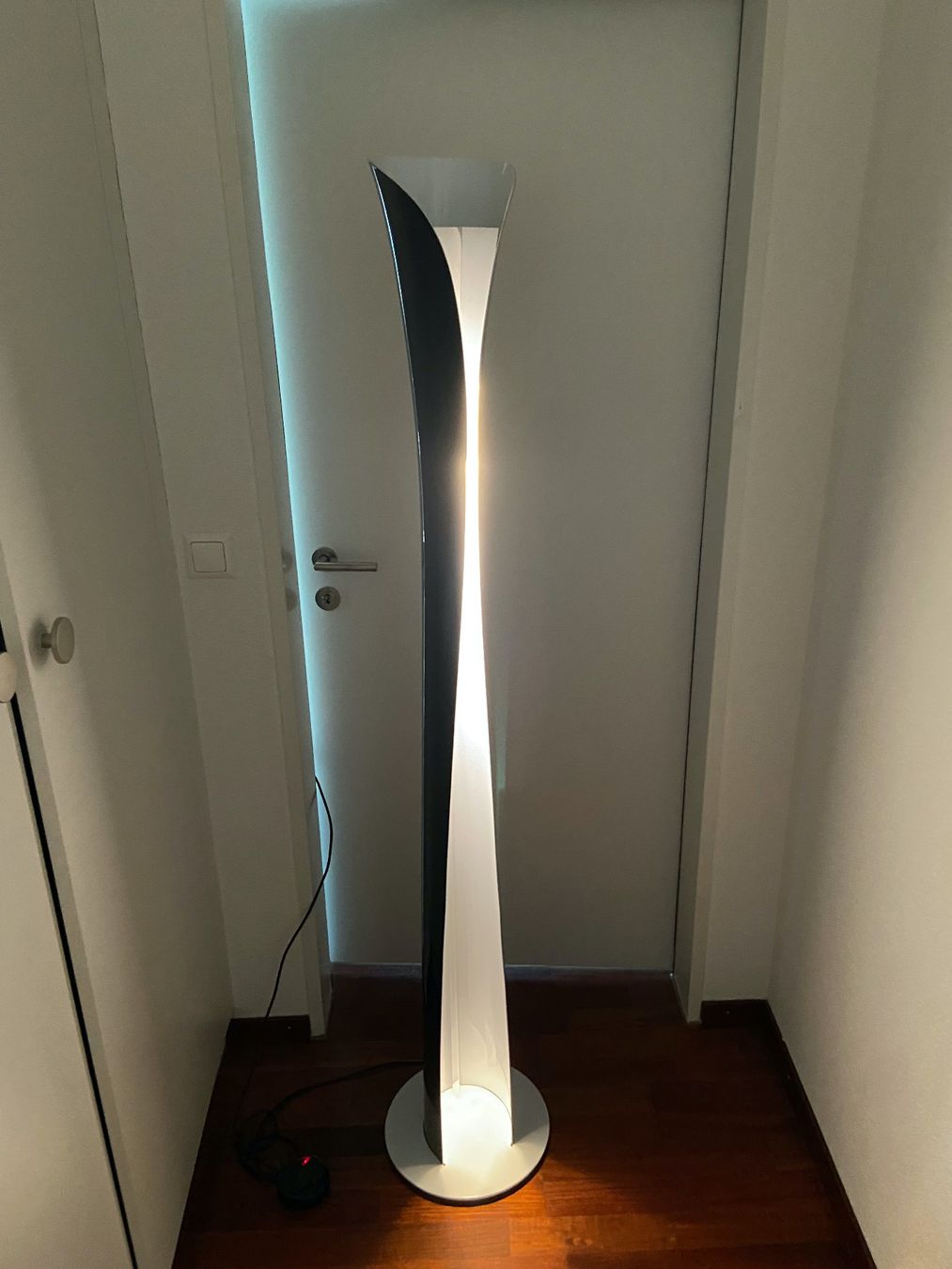 Artemide Lampade: Artemide Cadmo schwarz-weiße LED-Stehlampe – Nuovo (secondo la descrizione) da Wetzikon ZH venduto da tob_kd57 4