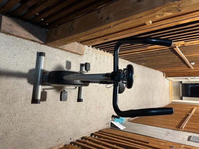 Vélos d'appartement: velo d'appartement – D'occasion à neuchatel par murcao 1